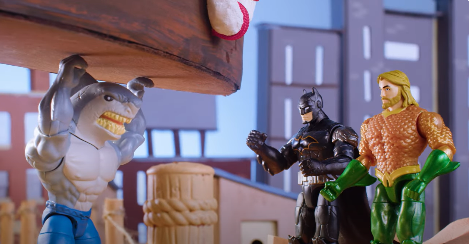 Batman & Aquaman Team Up VS King Shark