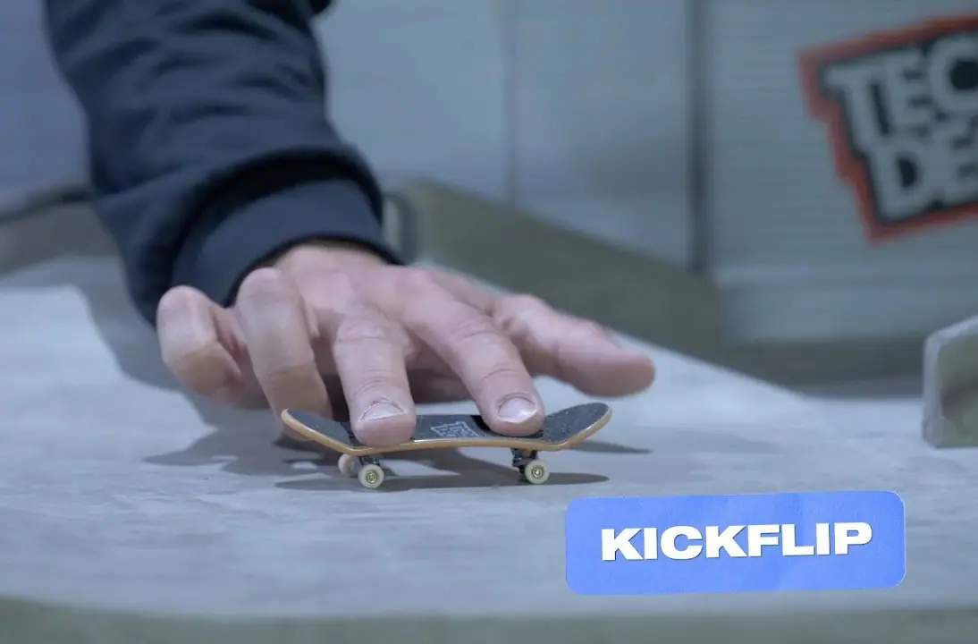 How to Kickflip a Fingerboard